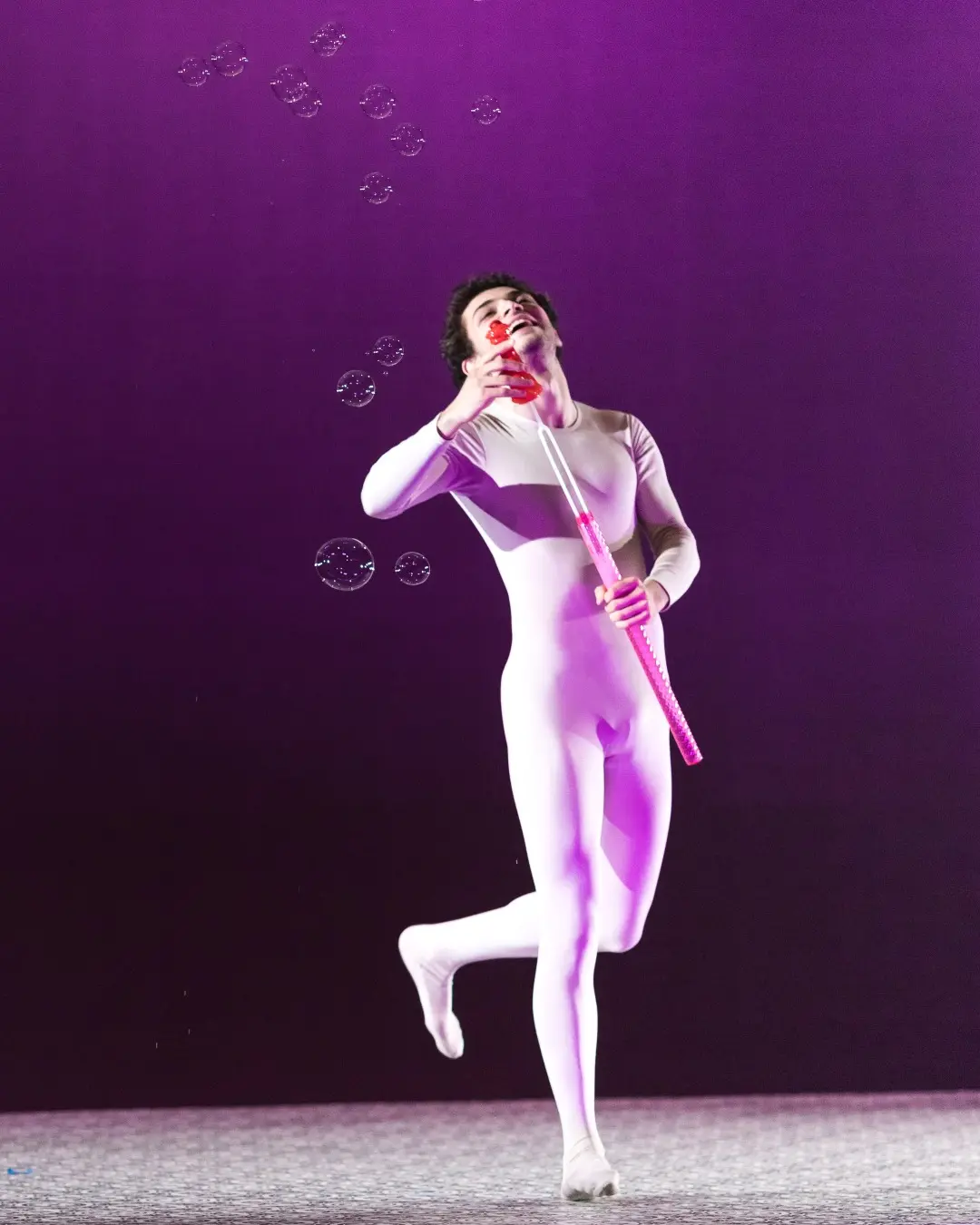 Baritone Biran Özgür Sariyer as Harlequin in Die vier Grobiane, Folkwang University of the Arts, Essen
