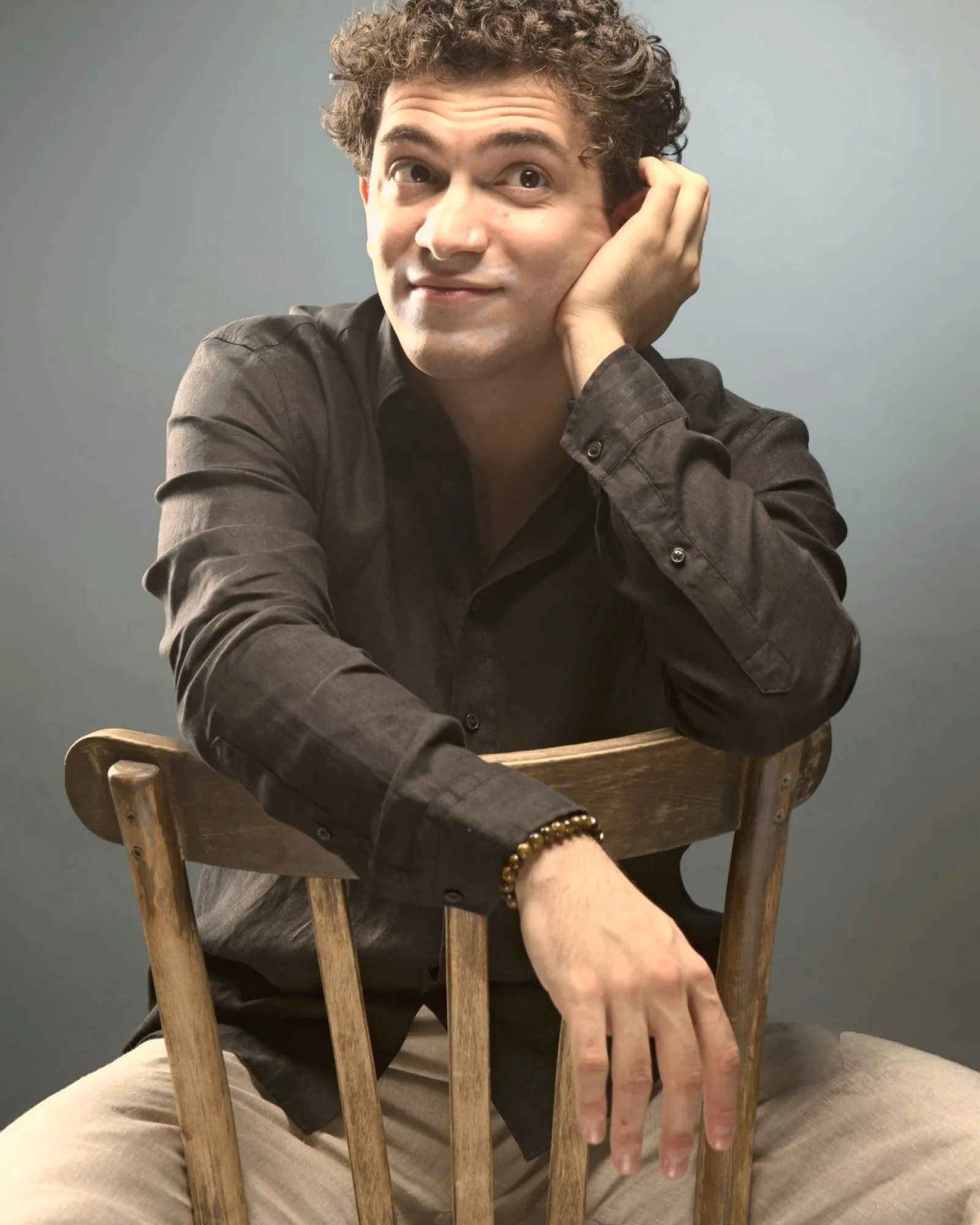 Baritone Biran Özgür Sariyer, studio portrait, black shirt