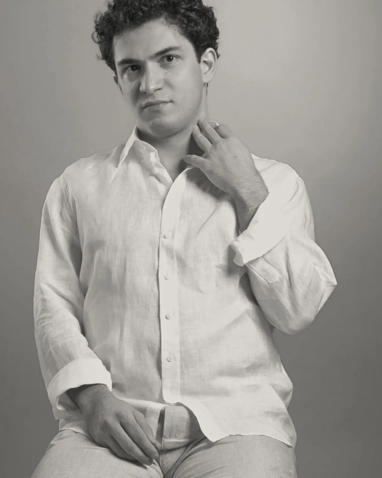 Baritone Biran Özgür Sariyer, studio portrait, white linen shirt